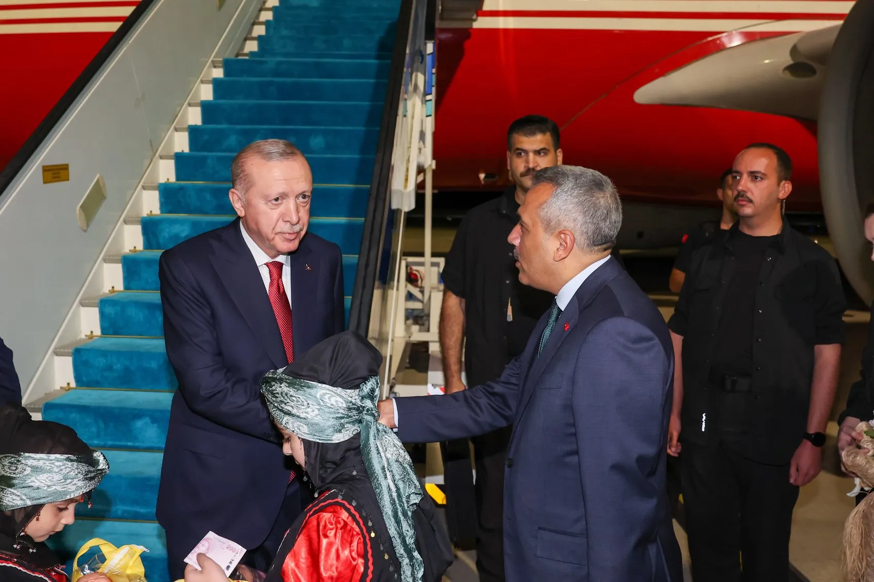 Cumhurbaşkanı Erdoğan Rize'de: Seçim mesajı hemşerilerinden geldi