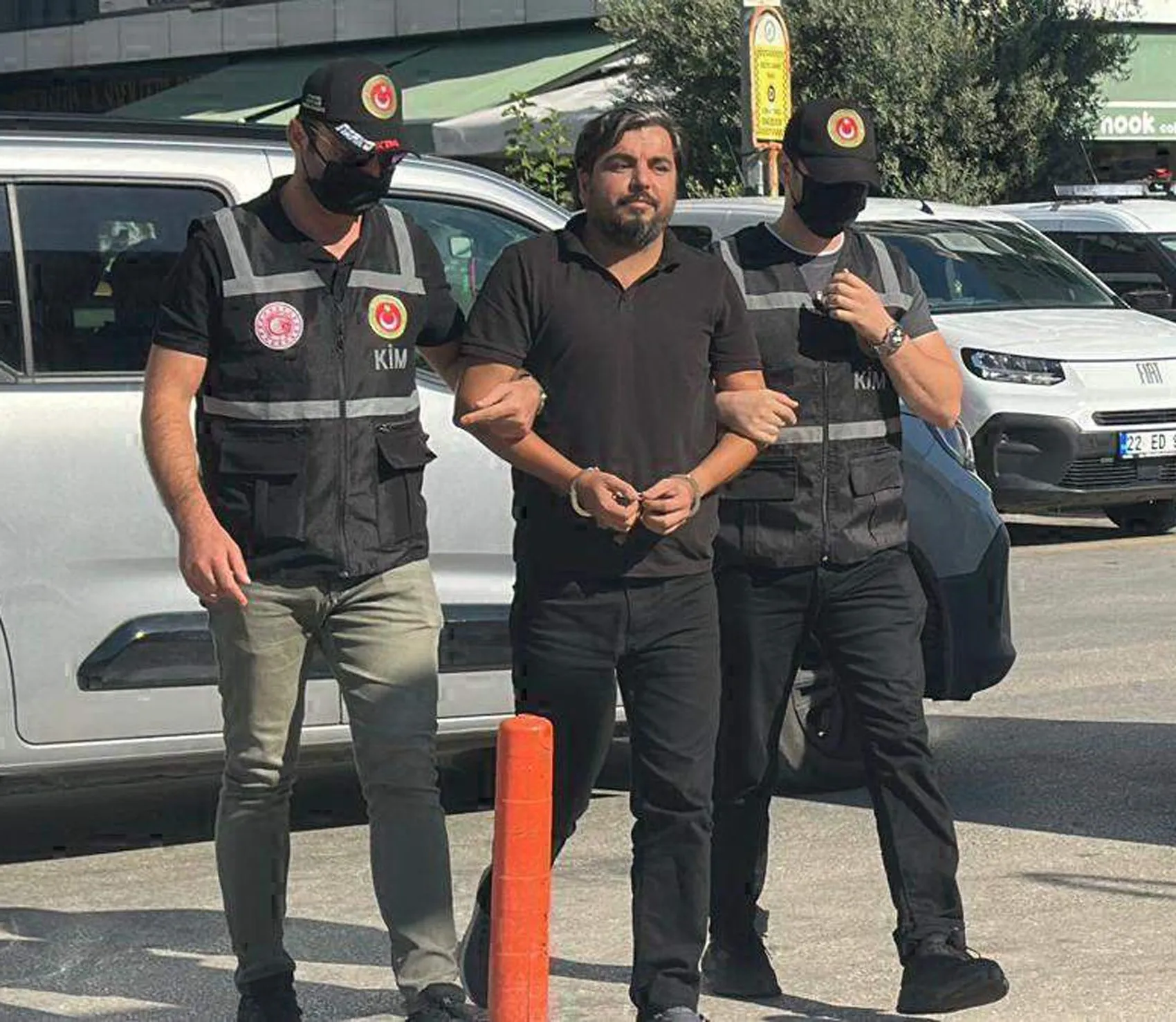 Sınırda şaşırtan yakalama: TIR dorsesinde gizlenen sosyal medya fenomeni adliyede