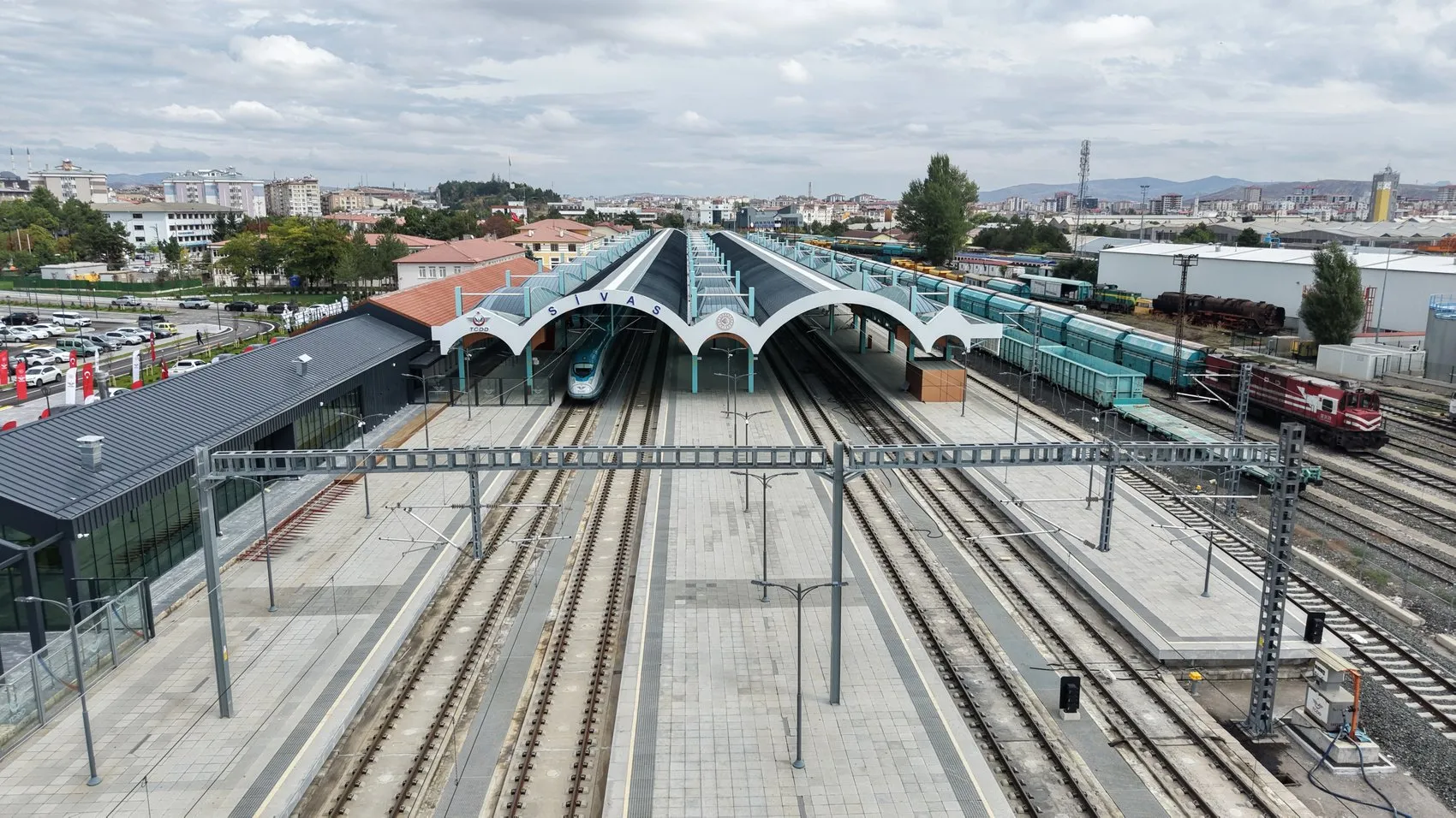 Sivas'ta Tarihi Dokunun Modern Yüzü: Eski Lojistik Ambarı YHT Garı Oldu