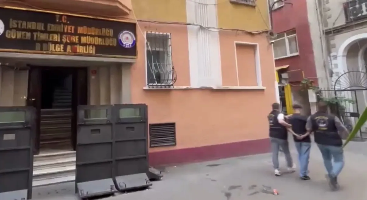 Beyoğlu'nun karanlık sokaklarında dehşet: 21 suç kayıtlı çocuk çete tutuklandı