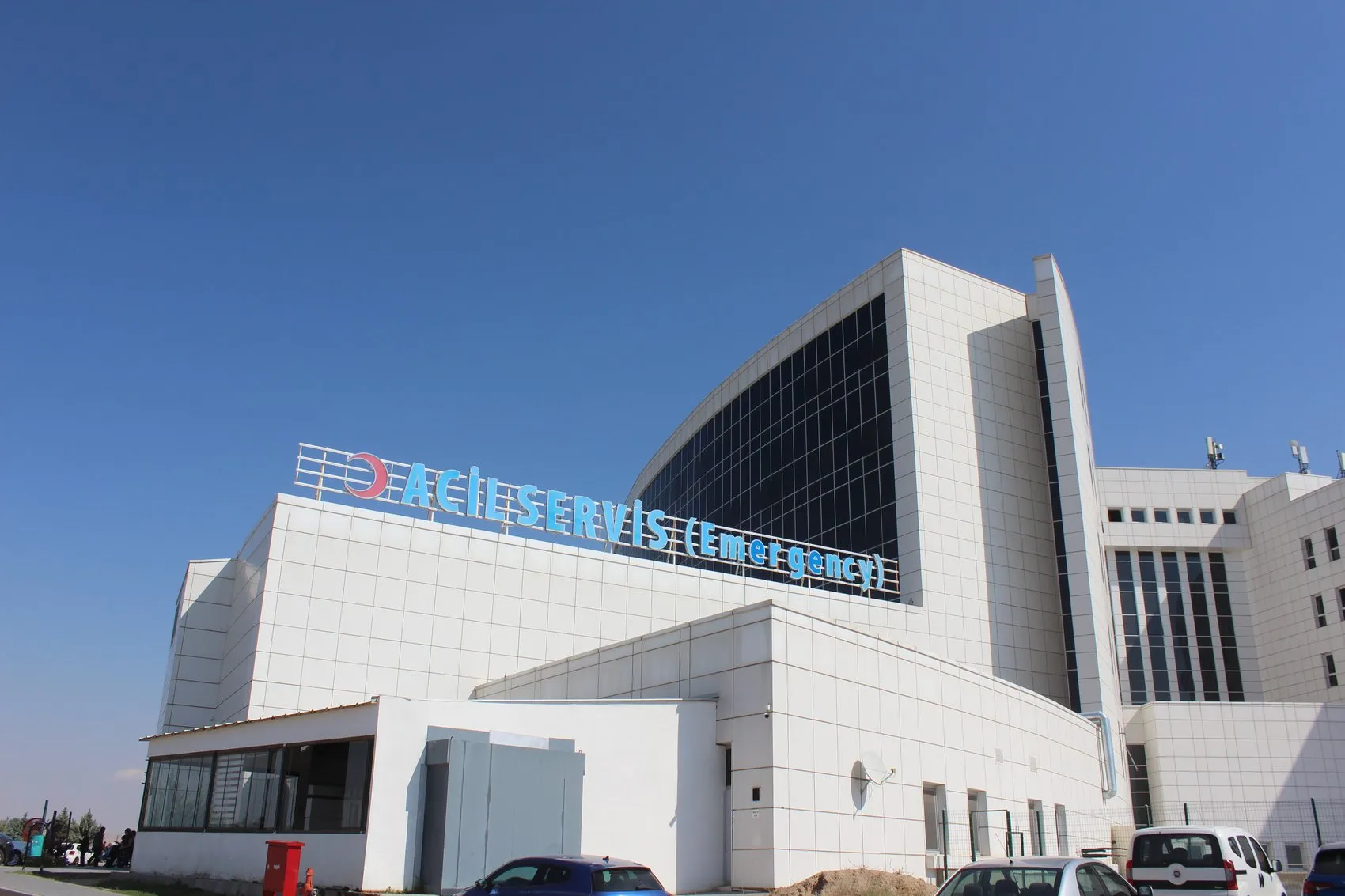 Durakta dehşet anları: Yolcu tartışması silahlı kavgaya dönüştü, şoför yaşam savaşı veriyor