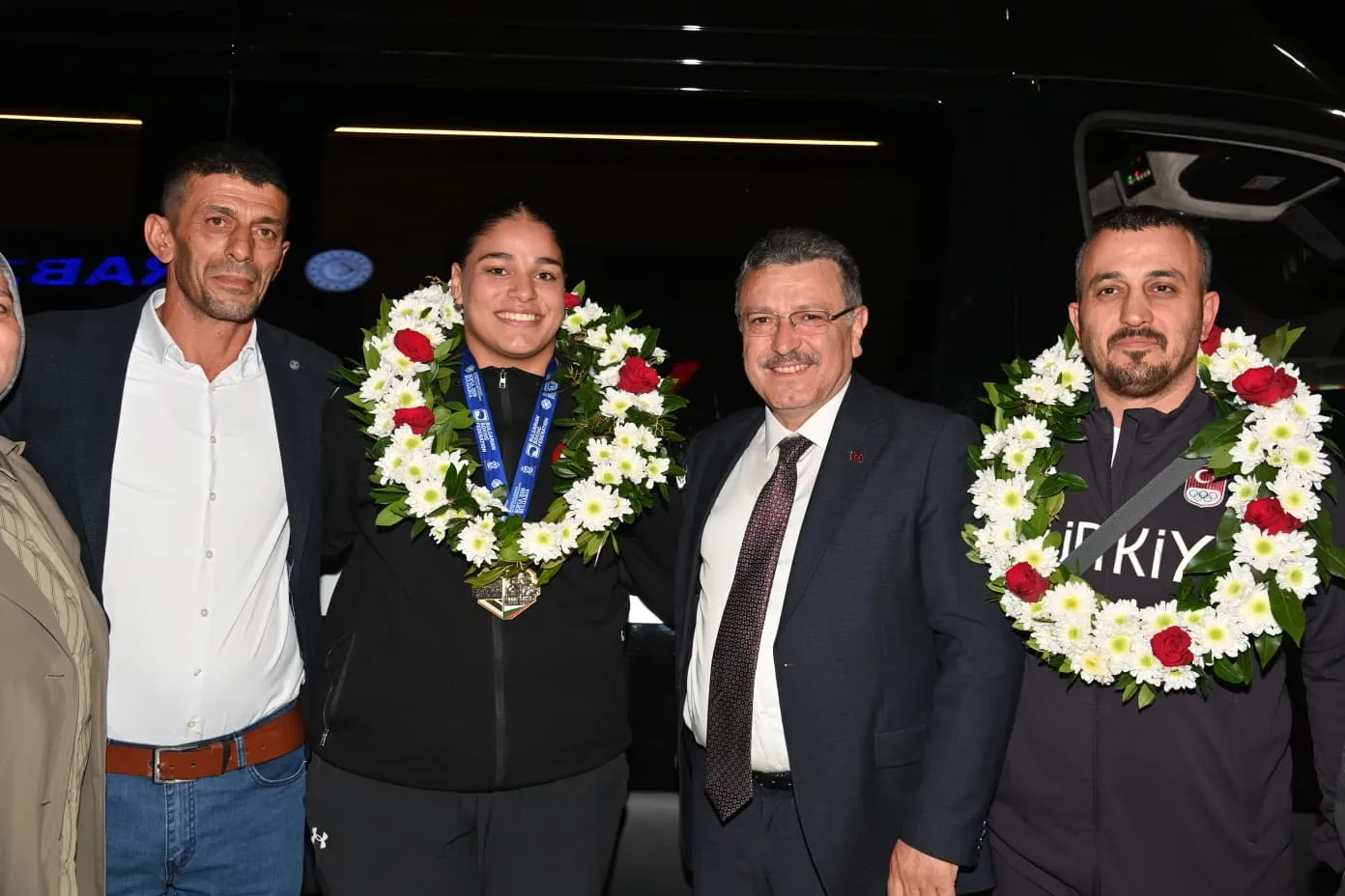Ringin altın kızı Trabzon'a döndü: Avrupa şampiyonu Havvanur Kethüda'ya görkemli karşılama