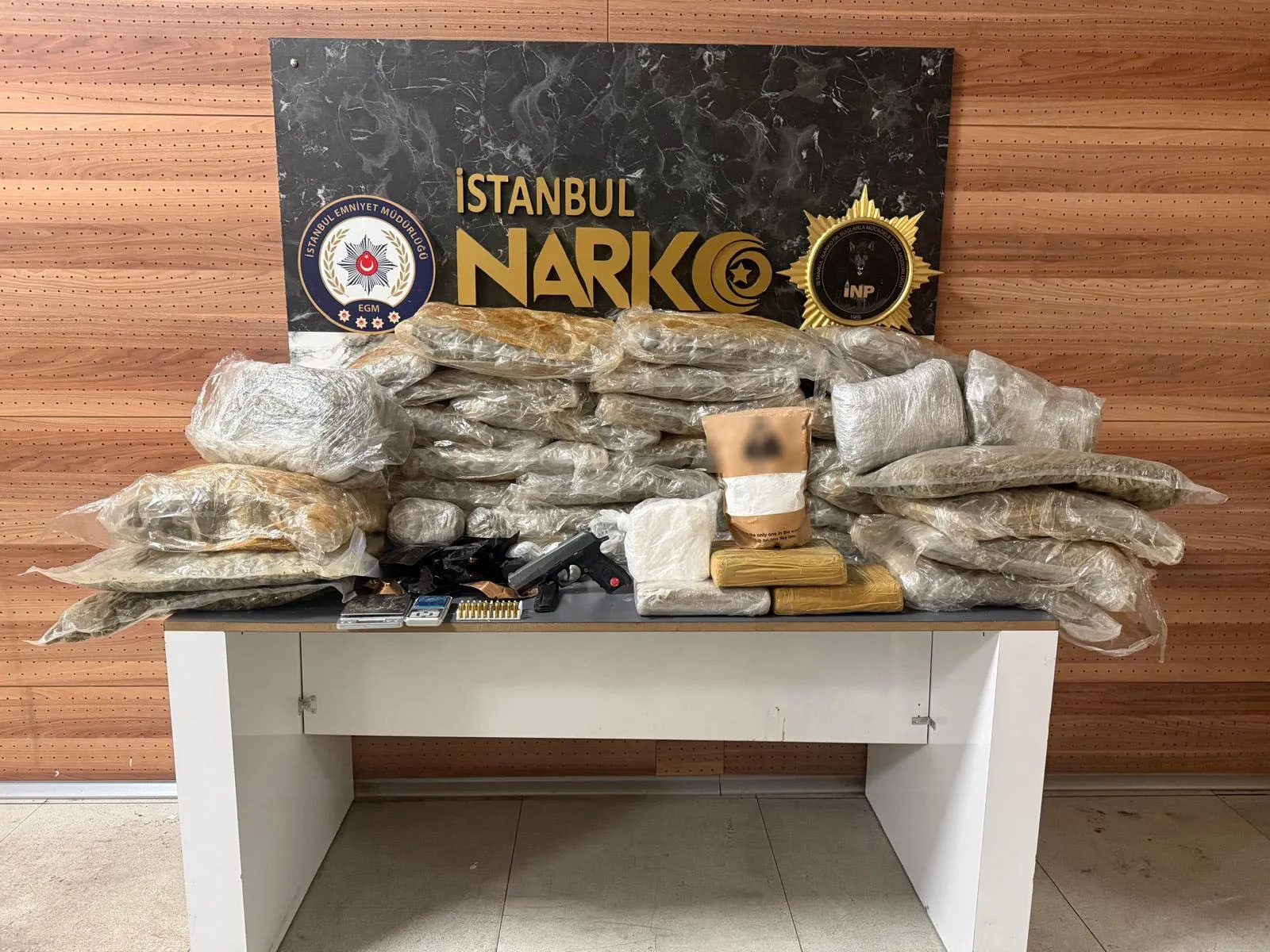 İstanbul'da zehir tacirlerine dev darbe: Milyonluk hap üretimi engellendi