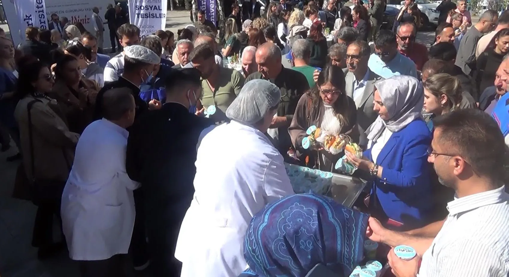 Akademik başarıyı döner ziyafetiyle taçlandırdılar: Atatürk Üniversitesi'nde büyük yükseliş