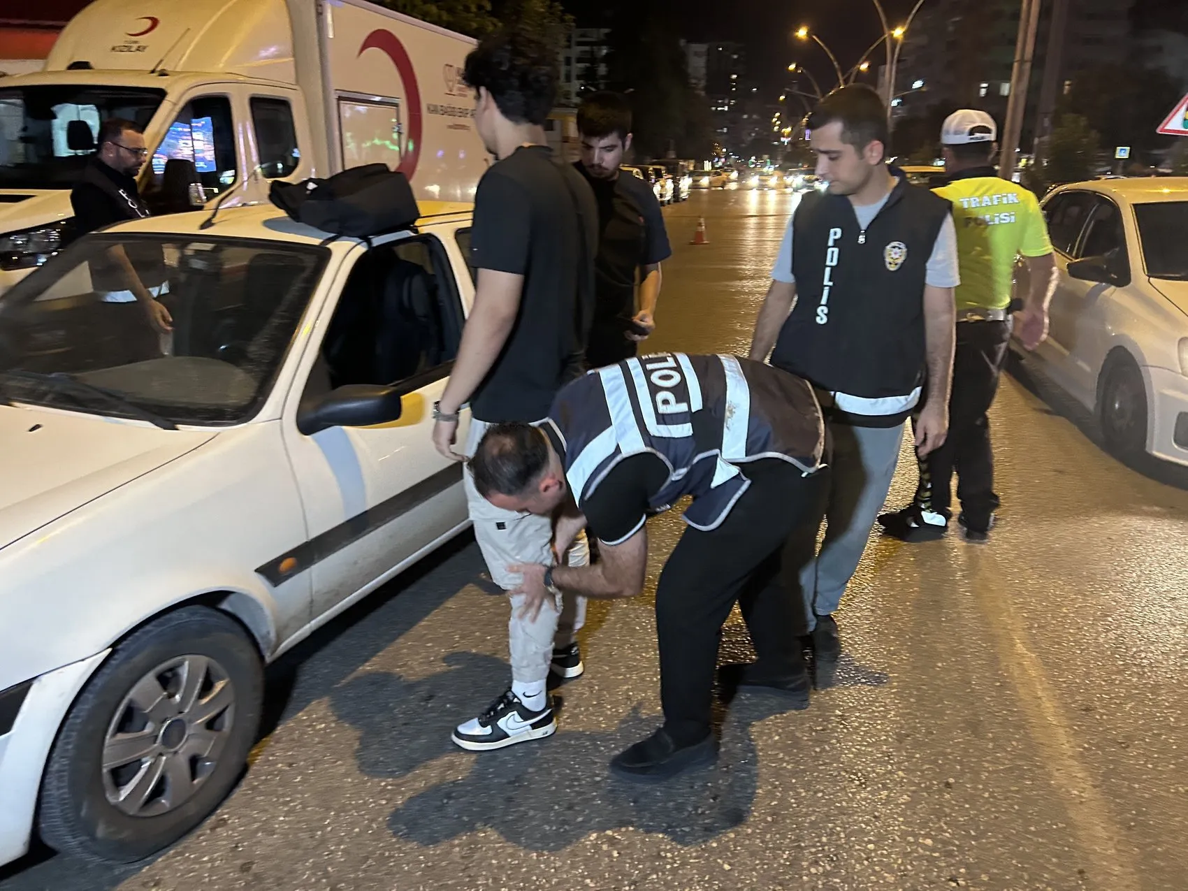 Adana sokaklarında gece operasyonu: 1594 polisle kuş uçurtulmadı