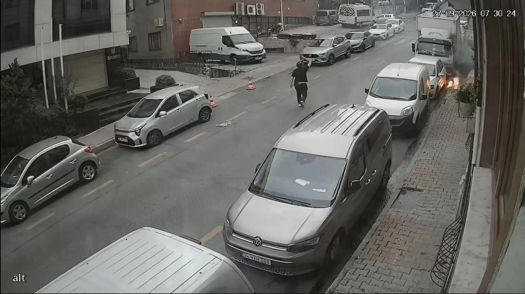 Saniyelerle gelen kurtuluş: Kağıthane'de patlama anı kamerada