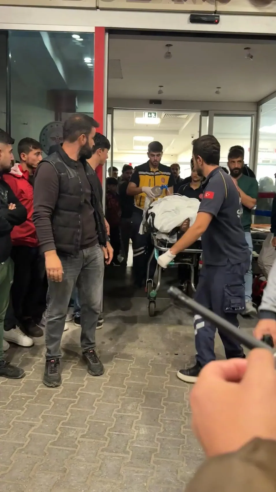 Çatıdaki trajik kurtarma girişimi: Akıma kapılan genç hayatını kaybetti