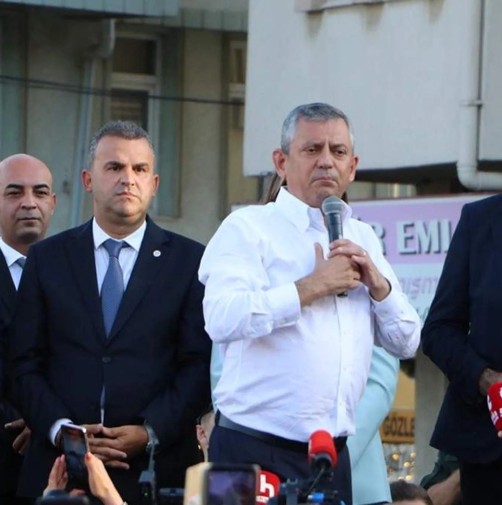 Özgür Özel'den Tekirdağ'da İktidar Mesajı: 30 Yıl Muhalefette Kalacağıma 30 Dakika Haysiyetimle İktidar Olurum