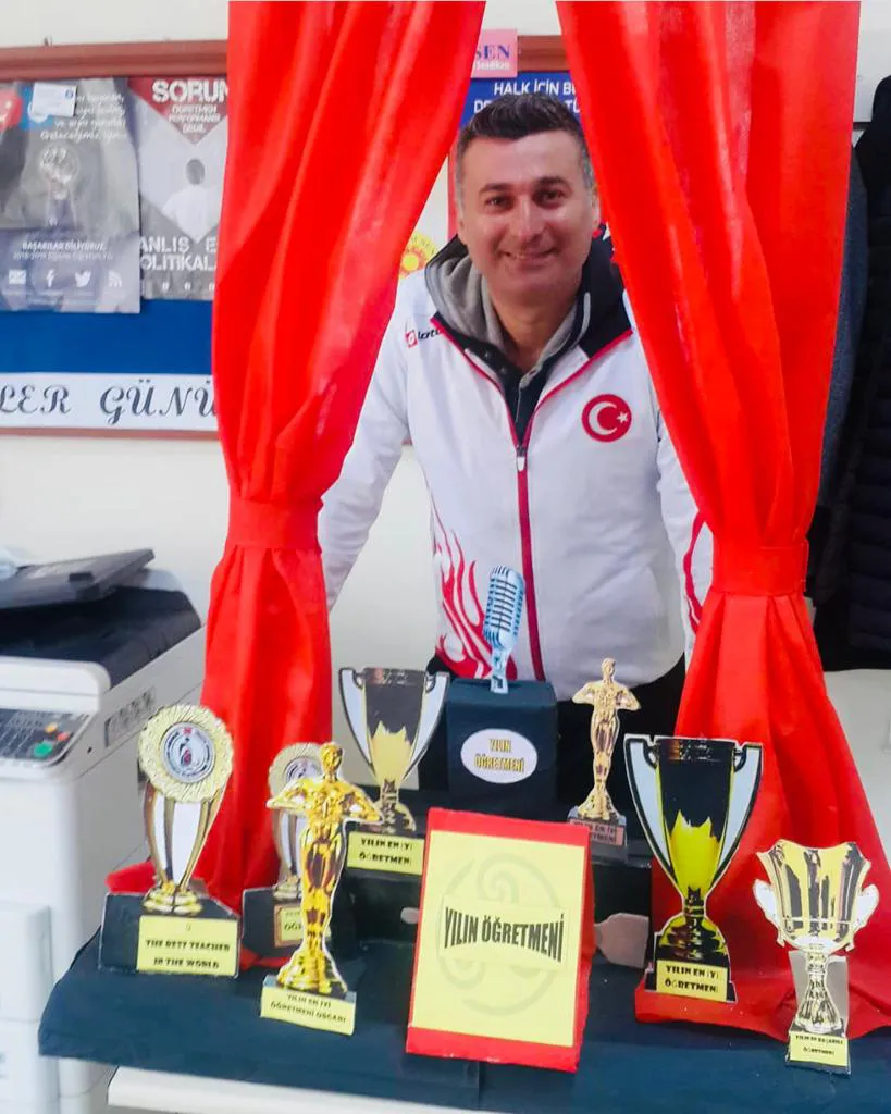 Taksicilikten kürsüye: 8 yıllık hukuk mücadelesini kazanan öğretmenin büyük dönüşü