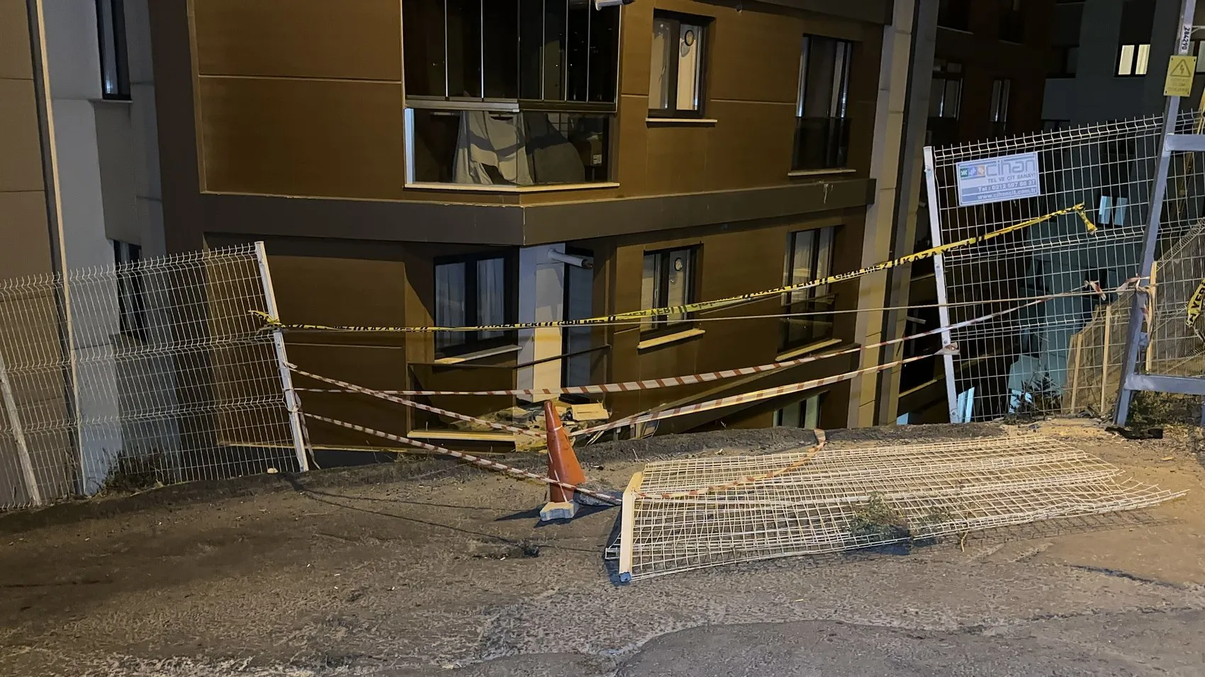 Eyüpsultan'da korkunç kaza: Kontrolden çıkan otomobil 15 metreden bahçeye çakıldı