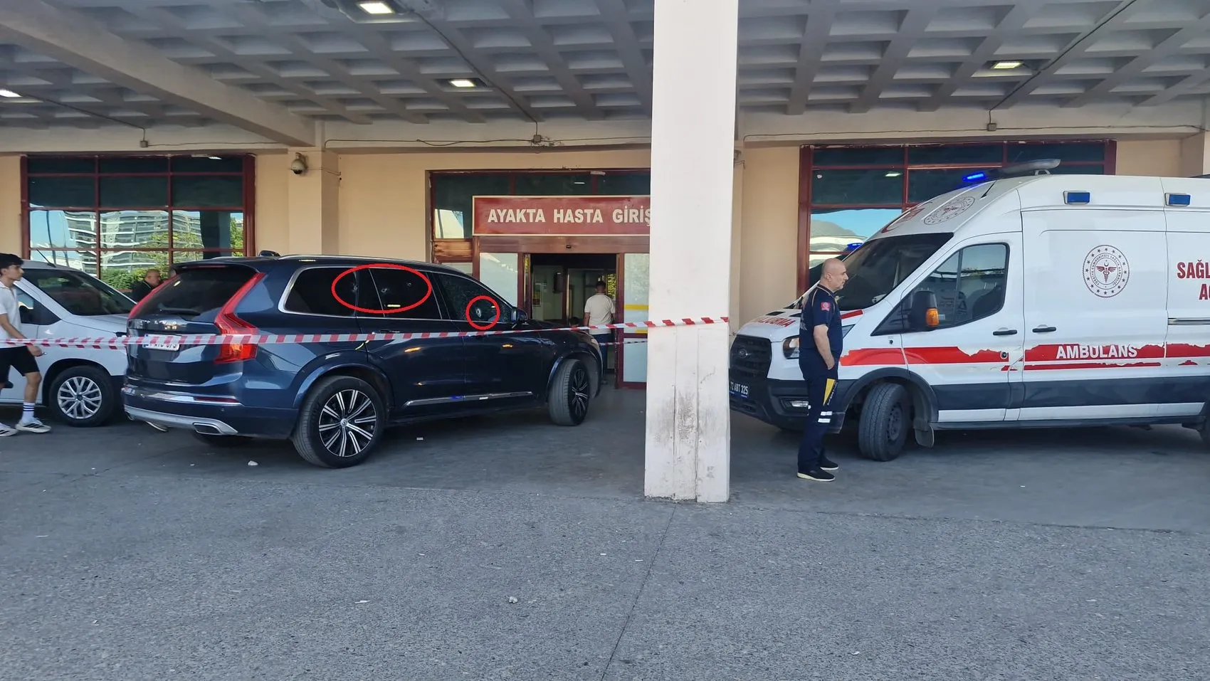 Diyarbakır'da trafik ışıklarında dehşet anları: Ciptekilere çapraz ateş açıldı