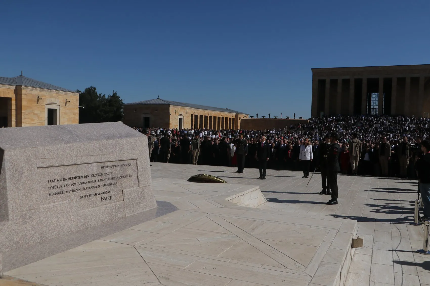 CHP'nin 103'üncü yıl dönümünde Anıtkabir'de tarihi buluşma: Kılıçdaroğlu'ndan demokrasi vurgusu