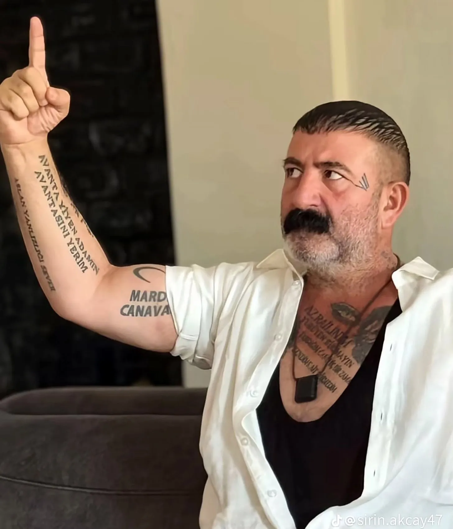 Cinayet hükümlüsü sosyal medya fenomeni olma hayaliyle Adana'da yakayı ele verdi