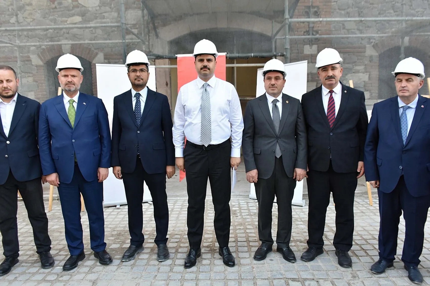 Eyyüp Kadir İnan'dan Özgür Özel'e Tarihi Un Fabrikası Çağrısı: Gelin ve Özür Dileyin