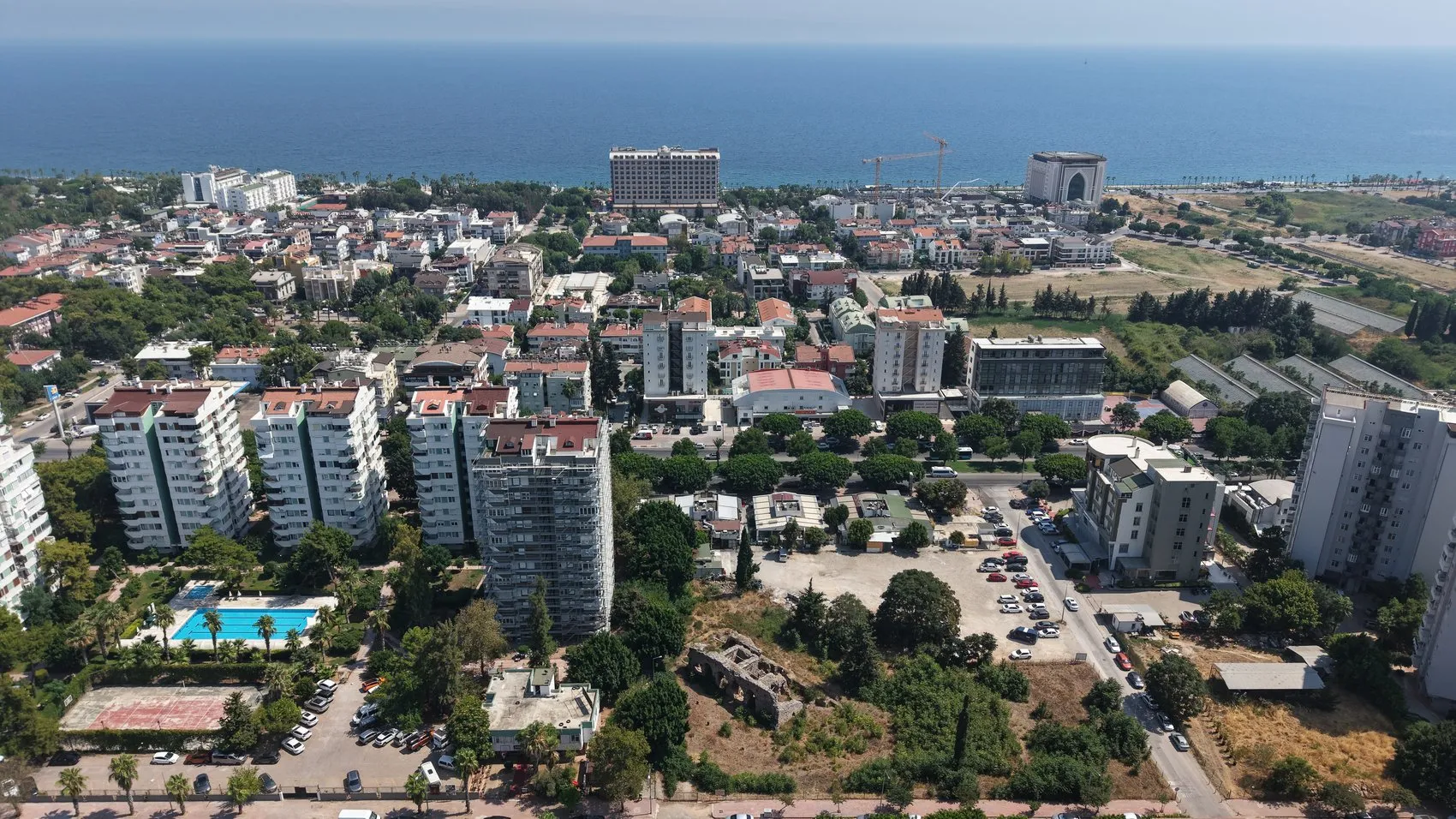 Antalya'nın göbeğinde 1700 yıllık gizem: Modern binaların arasında zamana direnen antik miras