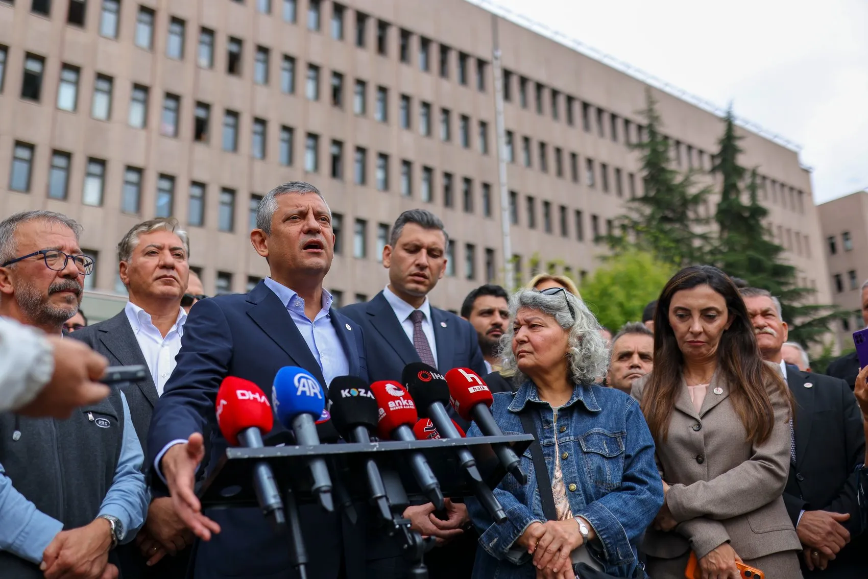 Özgür Özel'den Ankara Katliamı davasında kritik çıkış: Kamu görevlileri yargılanmadan bu karanlık sayfa kapanmaz