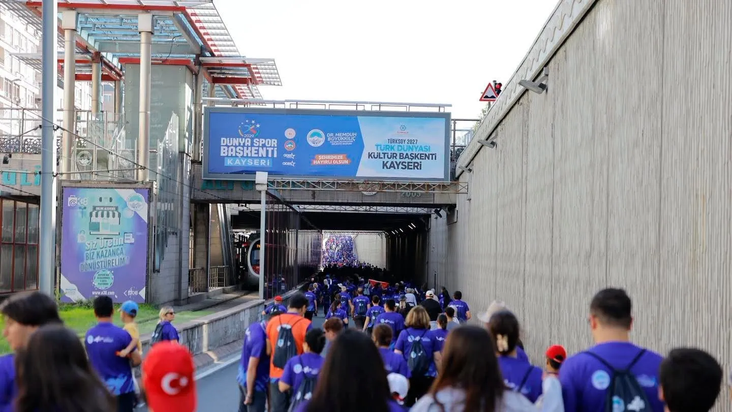 Kayseri'de 10 bin kişilik dev buluşma: Şehir maraton coşkusuyla dünya sahnesine çıktı