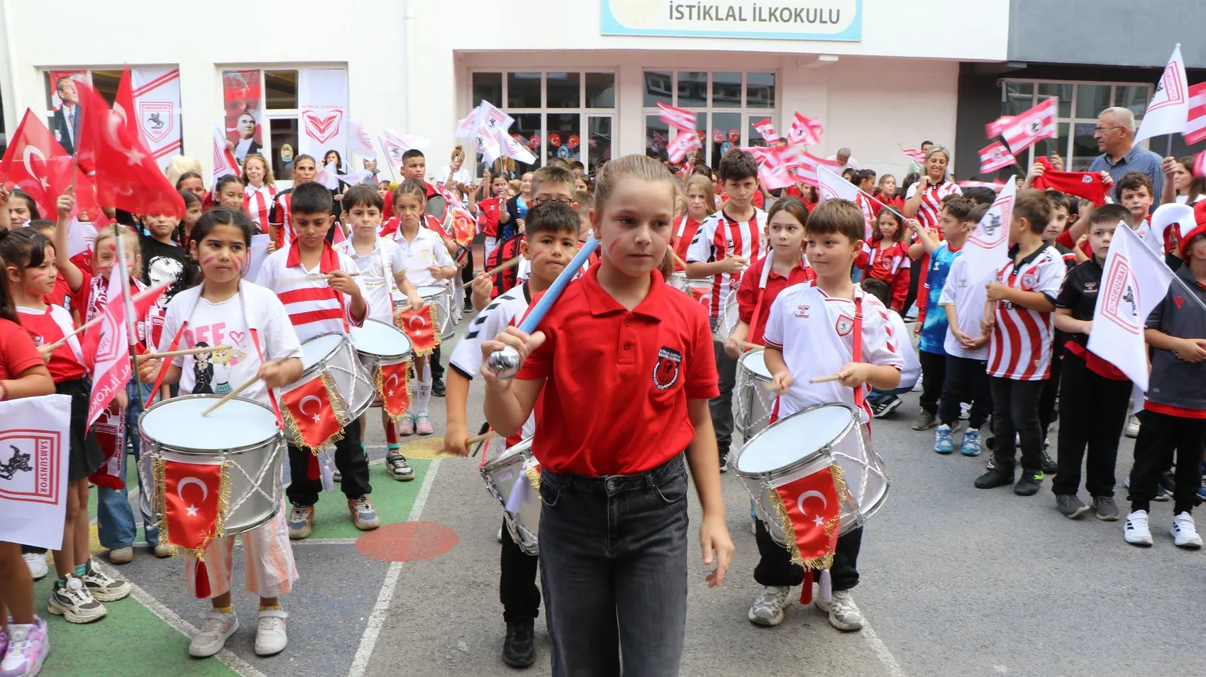 Samsunspor'un minik kalplerde başlattığı kırmızı-beyaz seferberlik