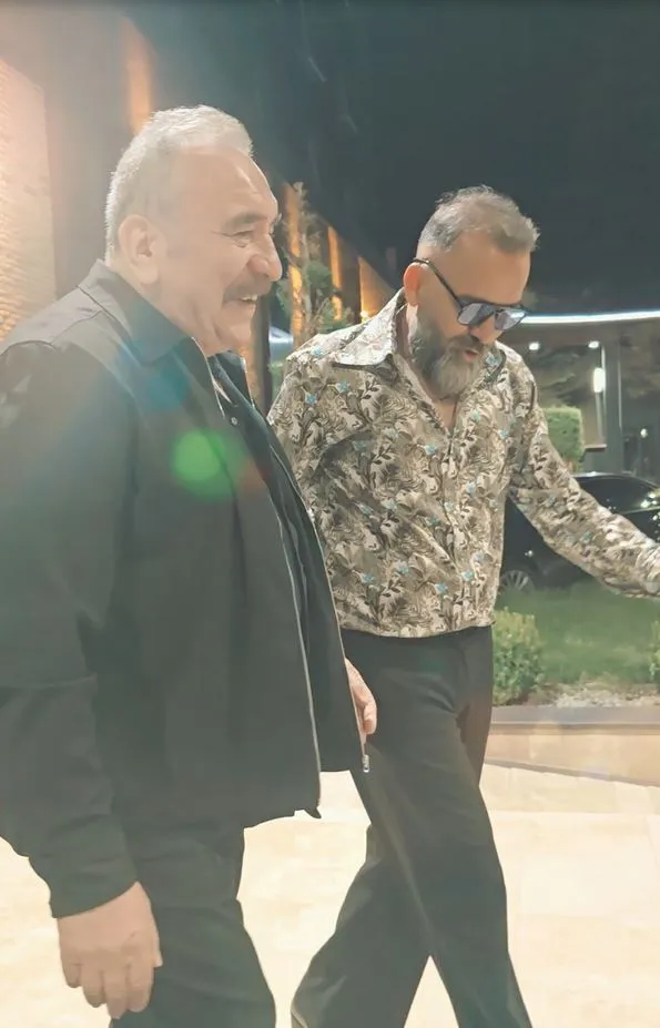 Kayseri sokaklarında nostalji rüzgarı: Ümit Besen konser alanına minibüsle giriş yaptı
