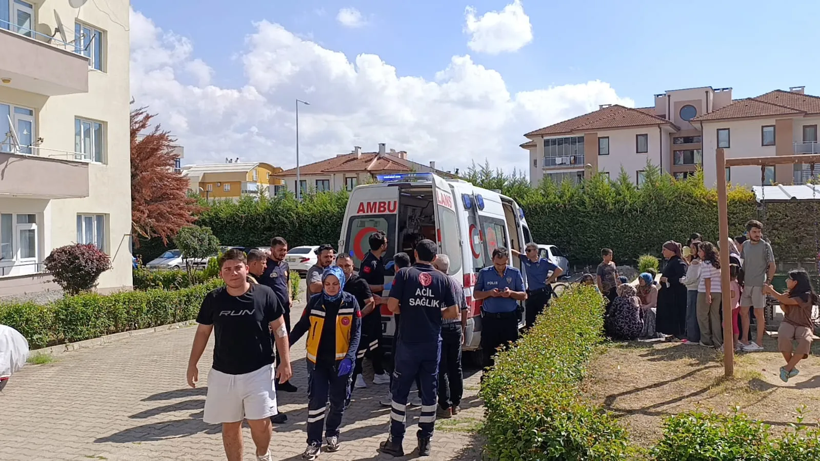 İnegöl'de mutfaktan yükselen dumanlar paniğe yol açtı: 4 kişi hastanelik oldu