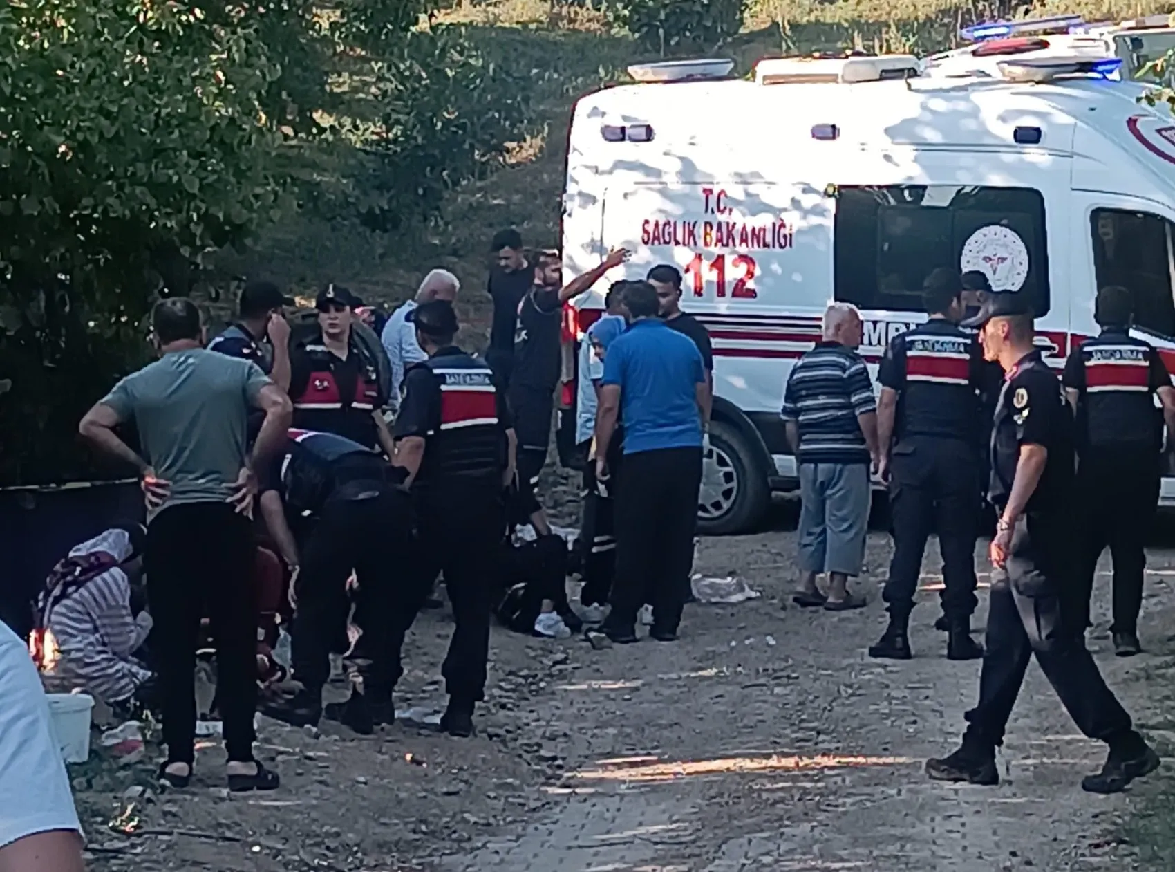 Sakarya'da fındık hasadı yolunda korkunç kaza: 18 işçi yaralandı