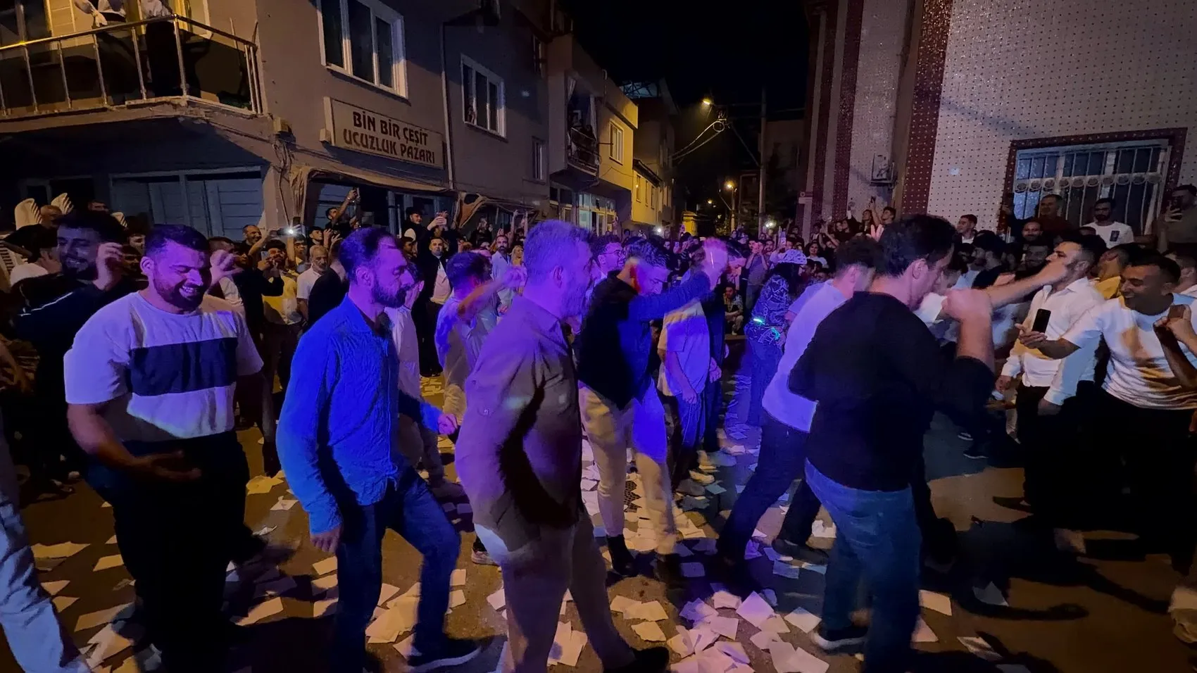 Bursa'nın mahalle eğlenceleri dijital dünyayı salladı: Salla Dansı için şehre akın ediyorlar