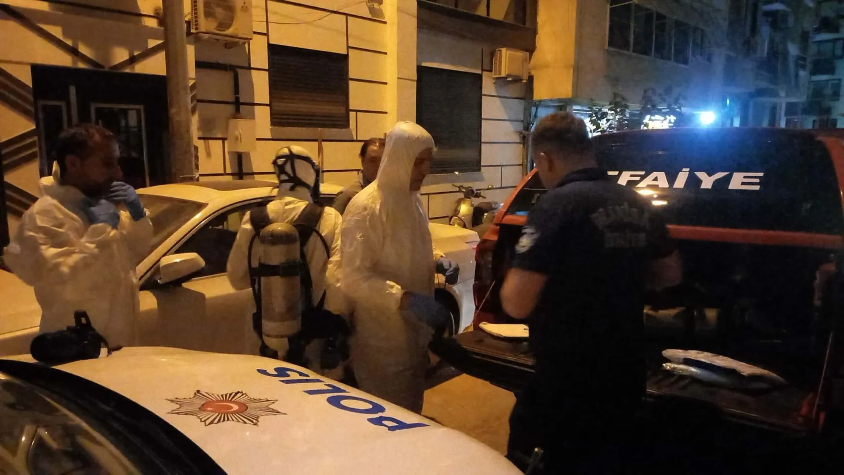 Manisa'da apartman dairesinden gelen ağır koku acı gerçeği ortaya çıkardı