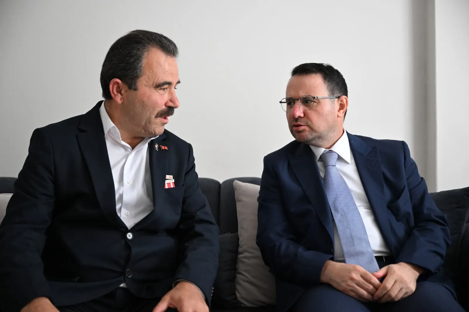 Bakan Gürlek'ten vefalı ziyaret: Şehit evinde duygusal anlar