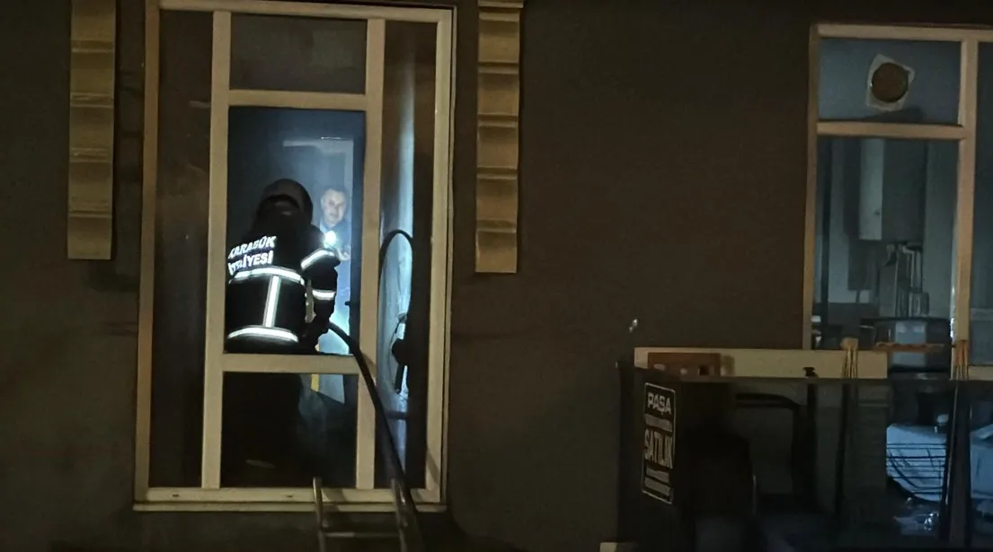 Karabük'te geceyi kabusa çeviren yangın: İki öğrenci hastanelik oldu