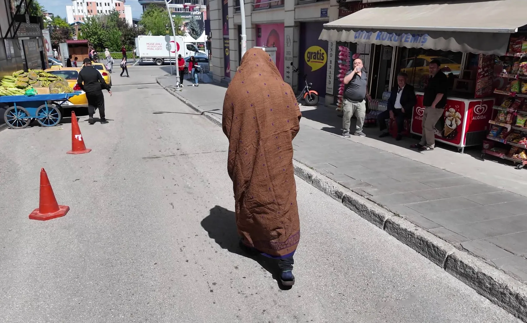 Erzurum'da zabıta ekiplerine şaşırtan dilenci operasyonu: Meğer hepsi bir kurguymuş