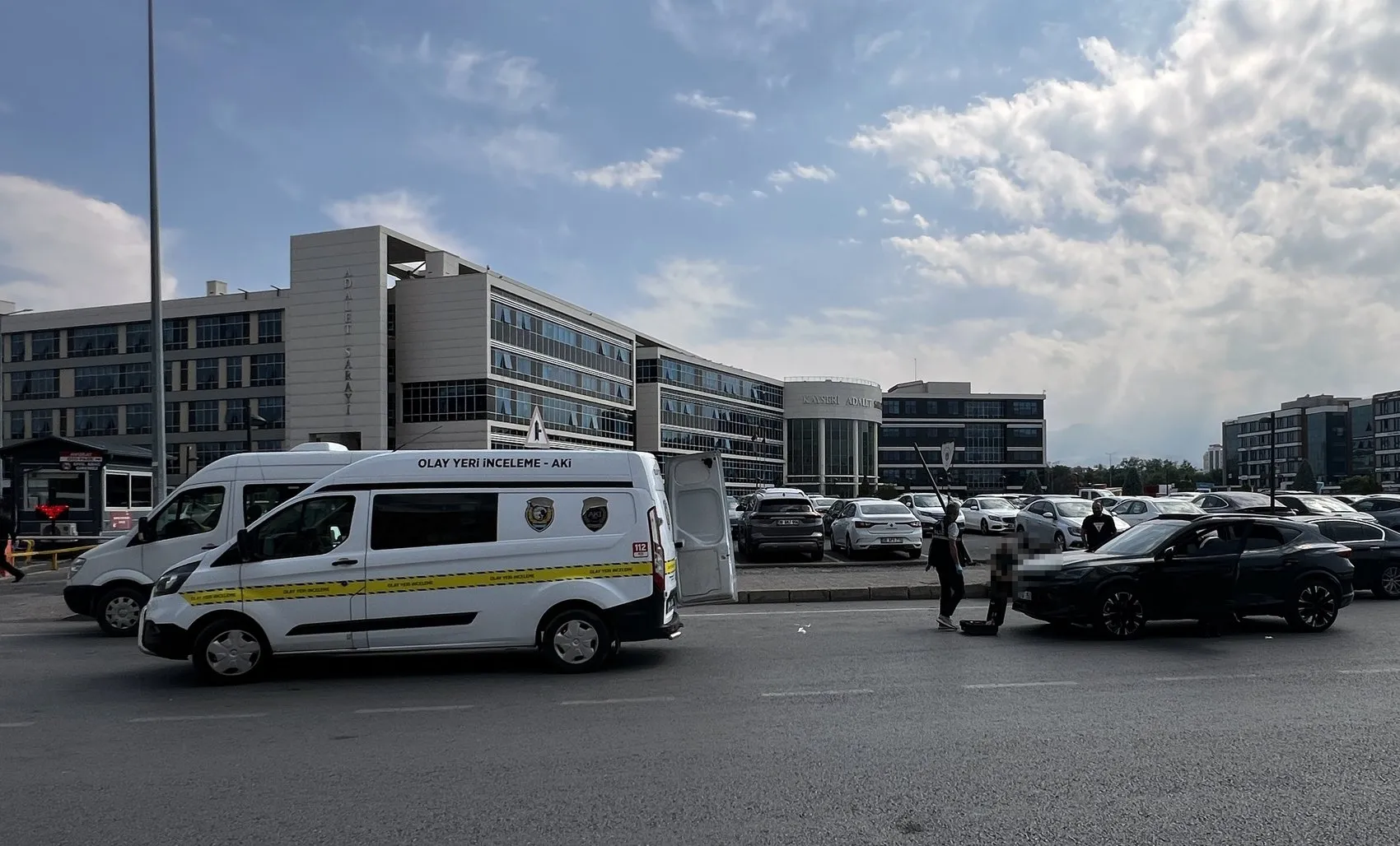 Kayseri'de dikkatsizlik pahalıya patladı: Anahtarı üzerinde bırakılan otomobili çocuklar kaçırdı