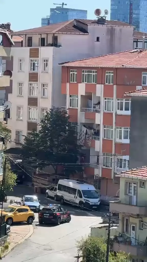 Maltepe'de dehşet anları: İş yeri sahibi komşusunu vurdu