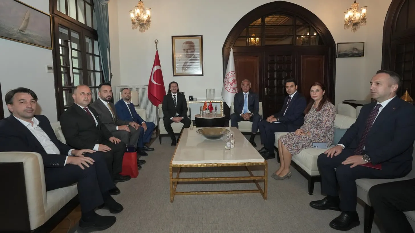 Ankara'da Tarihi Buluşma: İki Bakan Geçmişin İzlerini Paranın Yolculuğu Sergisinde Aradı