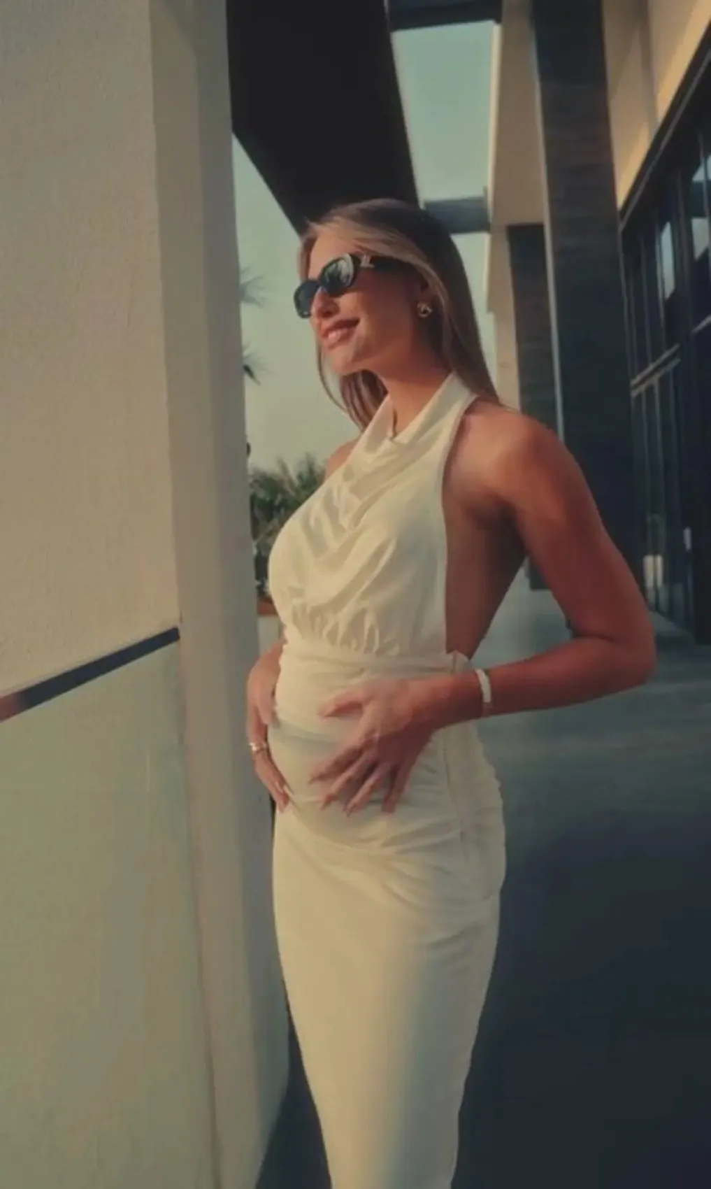 Serdar Ortaç ın eski eşi Chloe Loughnan hamile! 2