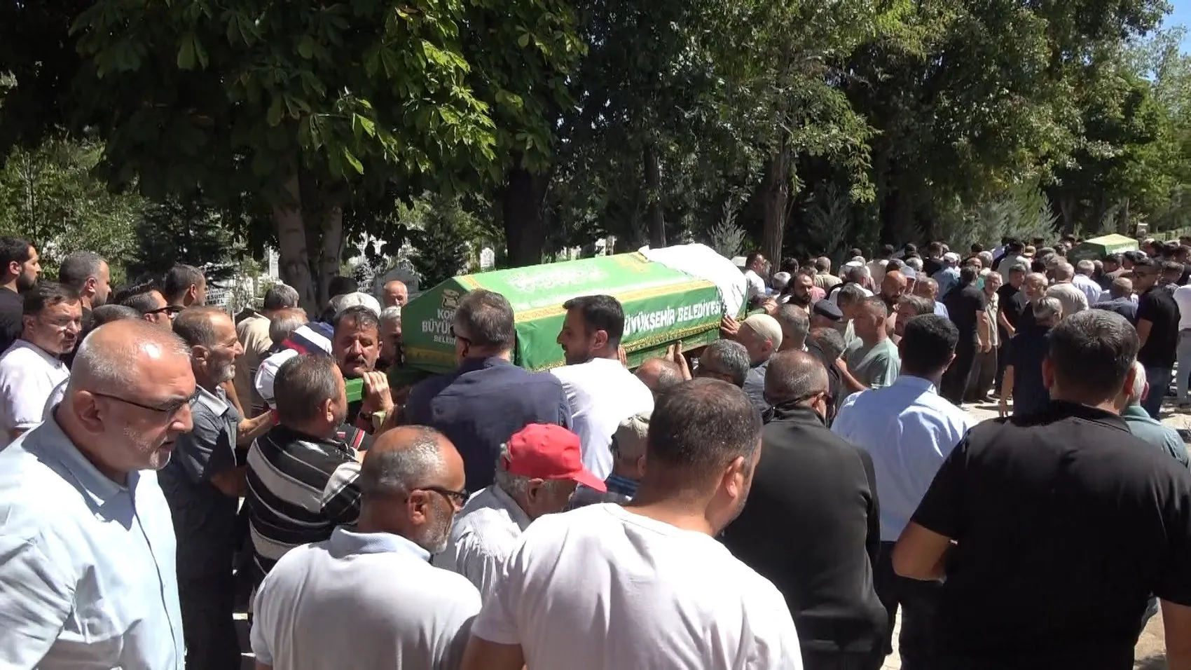 Konya'da yürek yakan veda: Gürşahin çifti son yolculuklarına birlikte uğurlandı