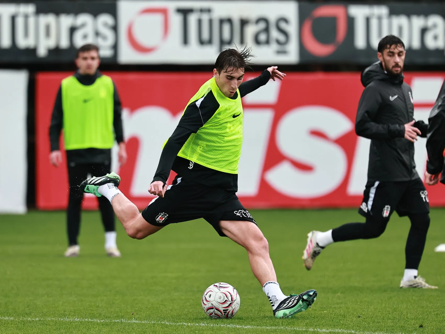 Beşiktaş'ta kritik randevu öncesi gözler Vlahovic'in durumuna çevrildi