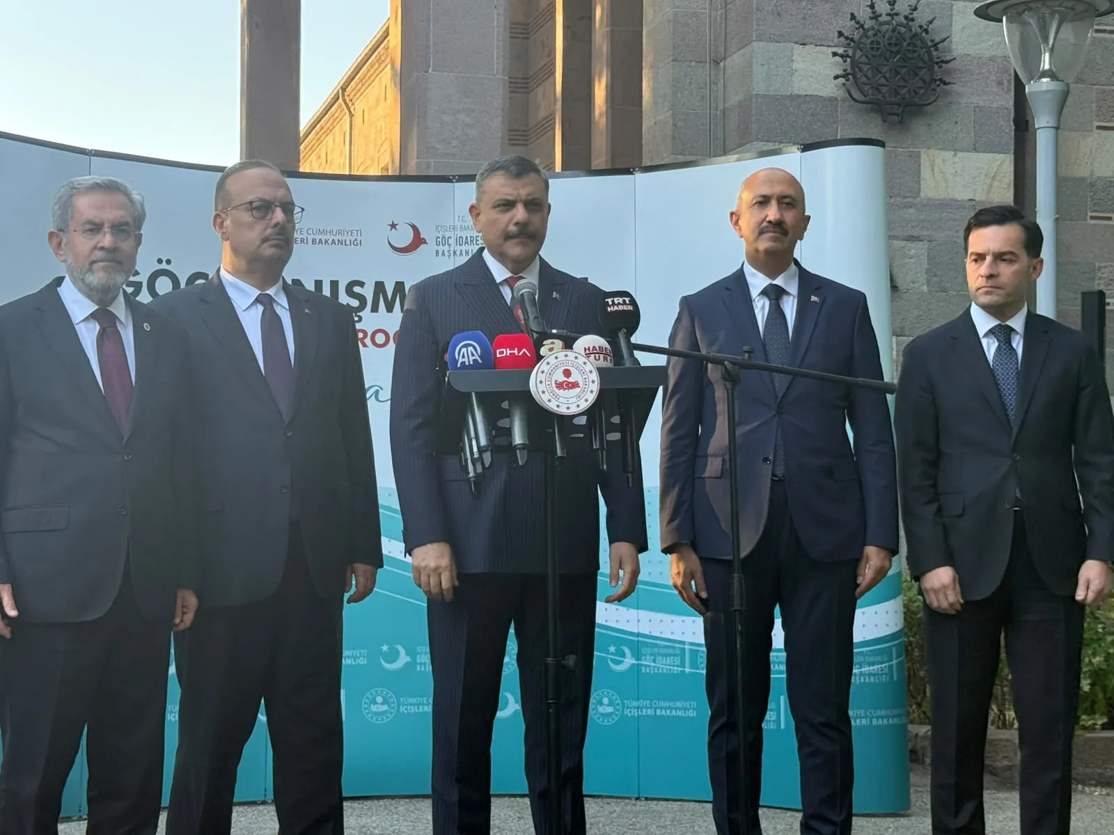 Okullarda güvenlik alarmı: 31 bin yeni görevli ve el dedektörü dönemi başladı