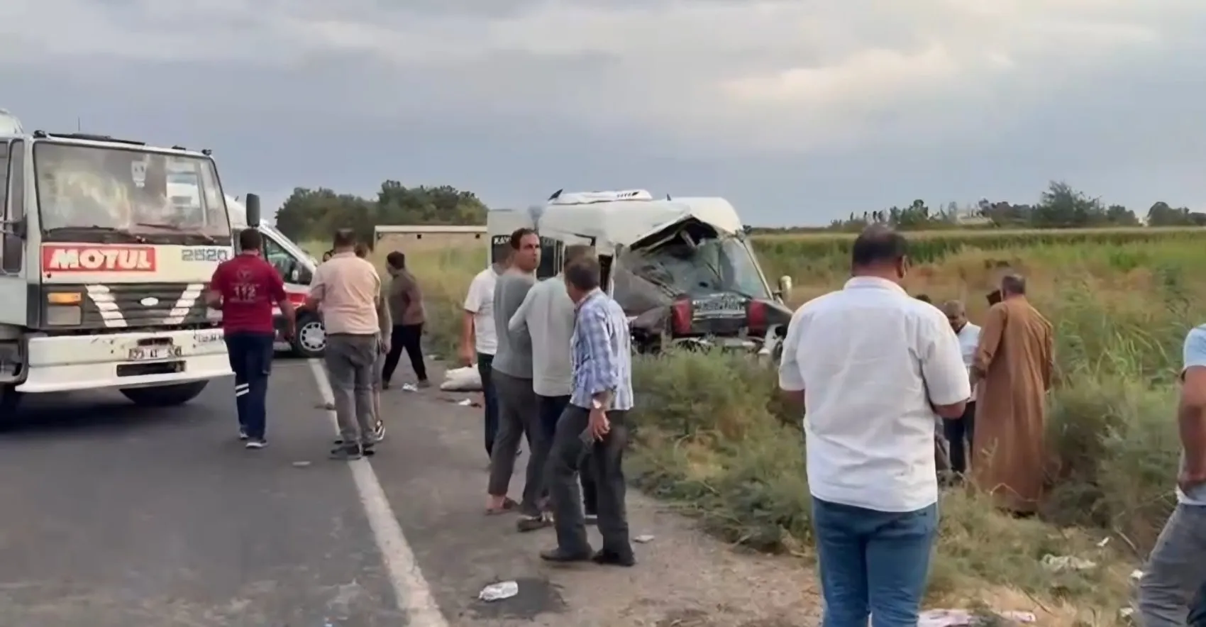 Akçakale yolunda can pazarı: Tarım işçilerini taşıyan minibüs kanala uçtu