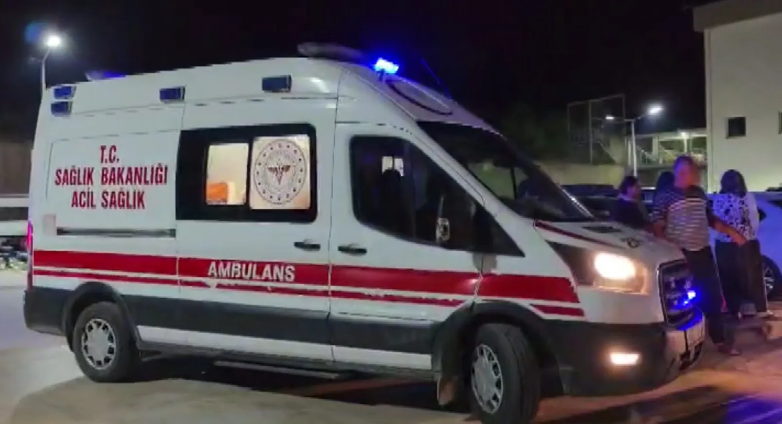 Kozan'da korkunç kaza: Bariyerler ile otomobil arasında can pazarı yaşandı