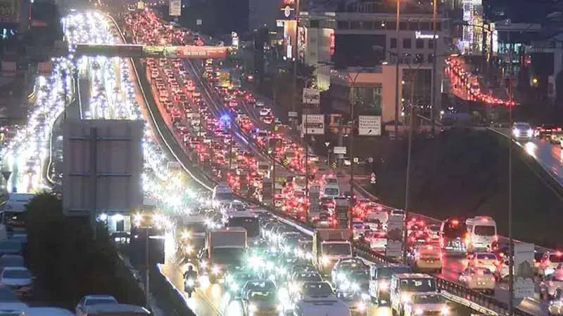 İstanbul trafiğinde kaybolan 12 gün: Ekonomik faturası 10 milyar doları buldu