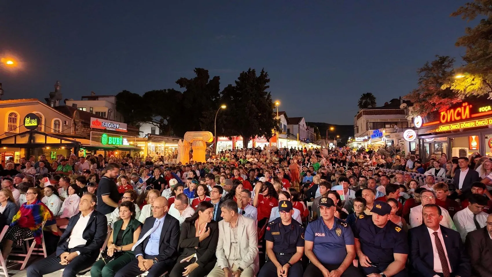Avrupa'nın genç yetenekleri Foça'nın kumsallarında buluştu