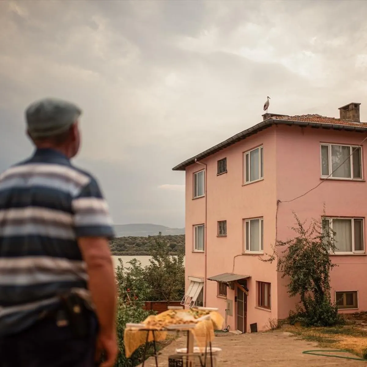 Eskikaraağaç'ta hüzünlü veda: Yaren ve Nazlı gökyüzündeki uzun yolculuğuna kanat açtı
