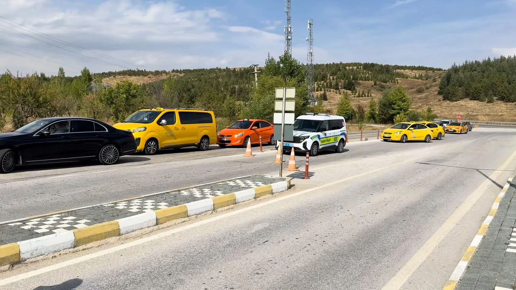 Kütahya'da taksicilerin kurduğu tuzak korsan sürücüyü yaktı: 100 bin liralık ceza