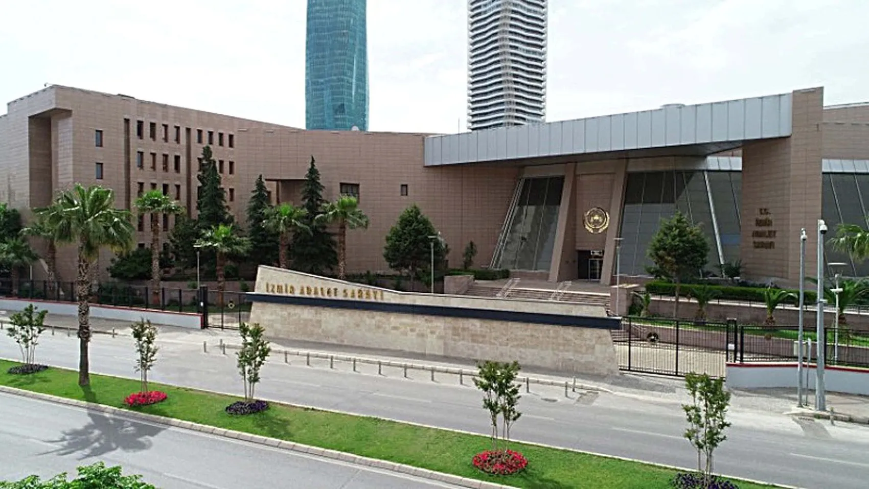 Vatandaşlık hayallerini ranta dönüştürdüler: İki şehirde eş zamanlı operasyon