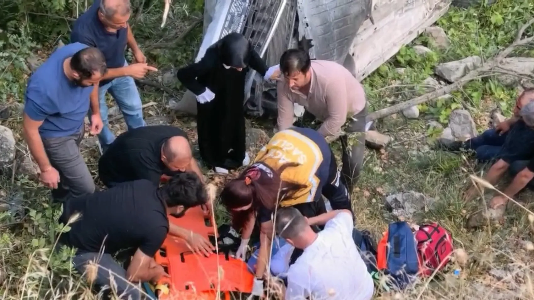 Pülümür Çayı kenarında can pazarı: Yaralılara ulaşmak için kepçe kullanıldı