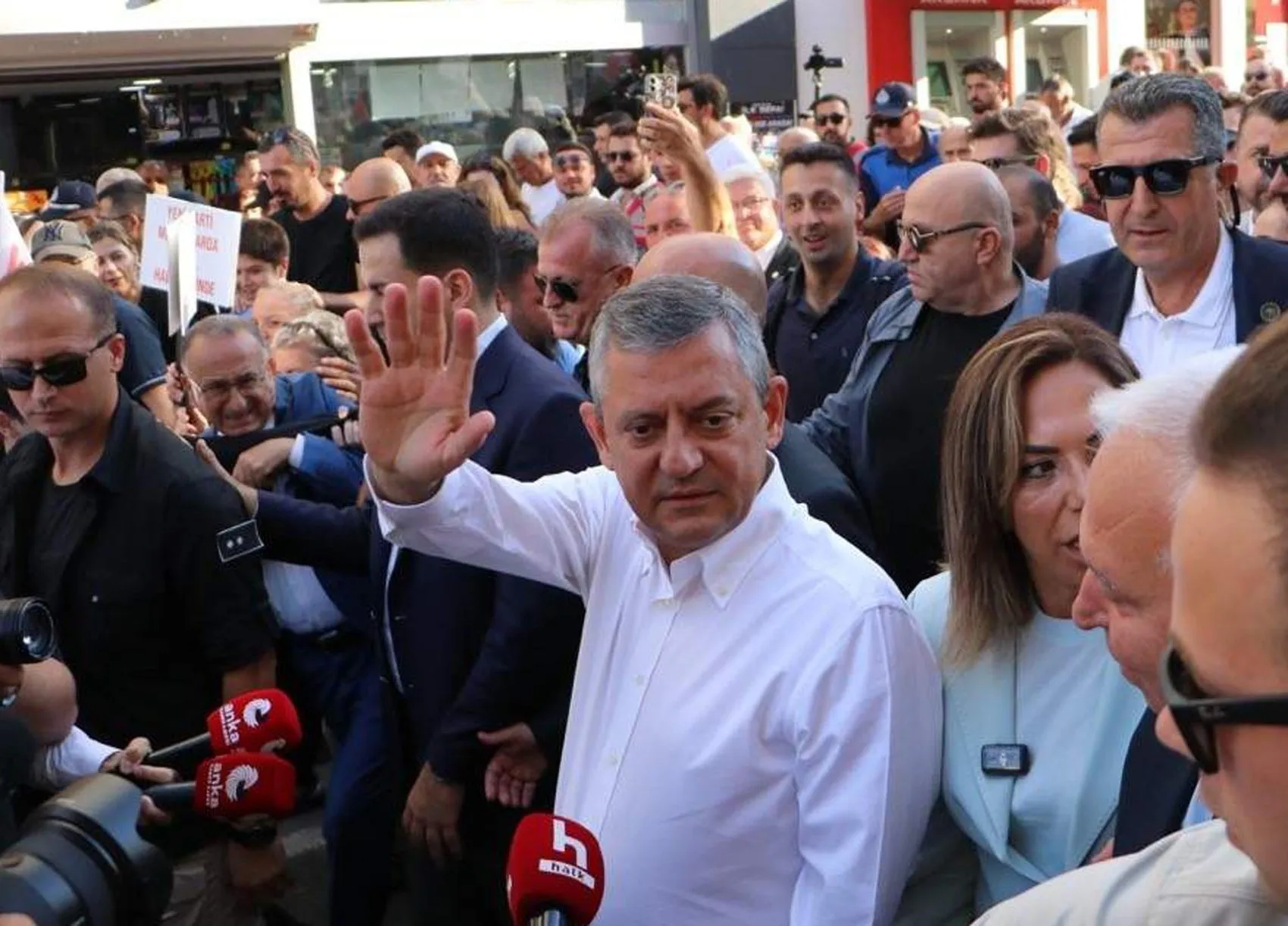 Özgür Özel'den Tekirdağ'da İktidar Mesajı: 30 Yıl Muhalefette Kalacağıma 30 Dakika Haysiyetimle İktidar Olurum