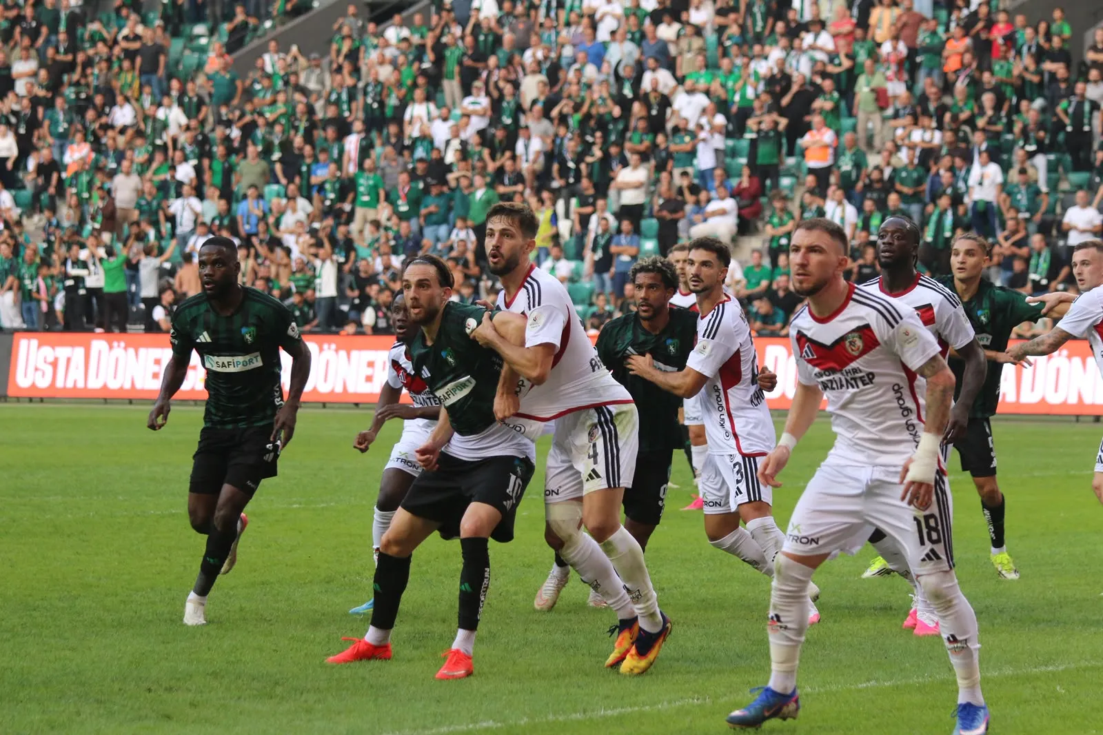 Kocaelispor evinde fırtına gibi esti: Gaziantep FK'ya geçit yok