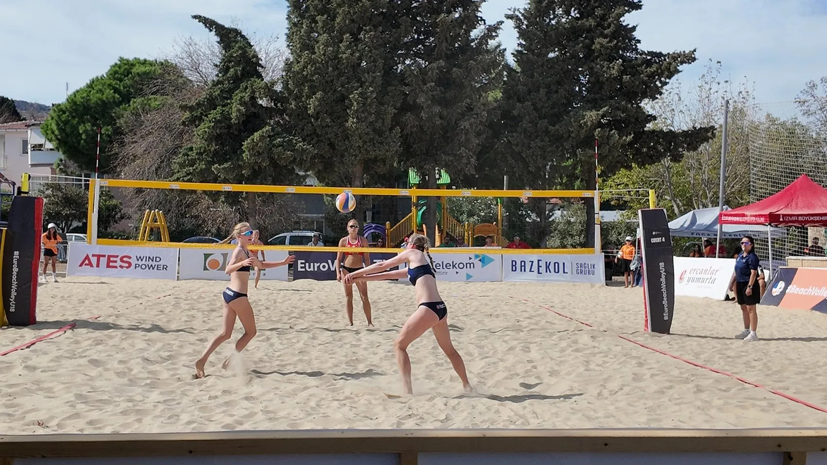 Avrupa'nın genç yetenekleri Foça'da buluştu: Plaj voleybolunda şampiyonlar belli oldu