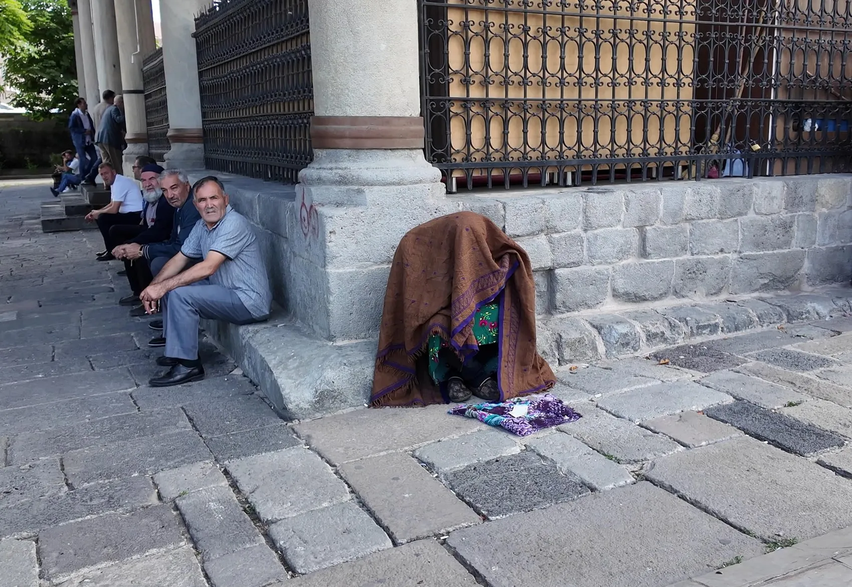 Erzurum'da zabıta ekiplerine şaşırtan dilenci operasyonu: Meğer hepsi bir kurguymuş
