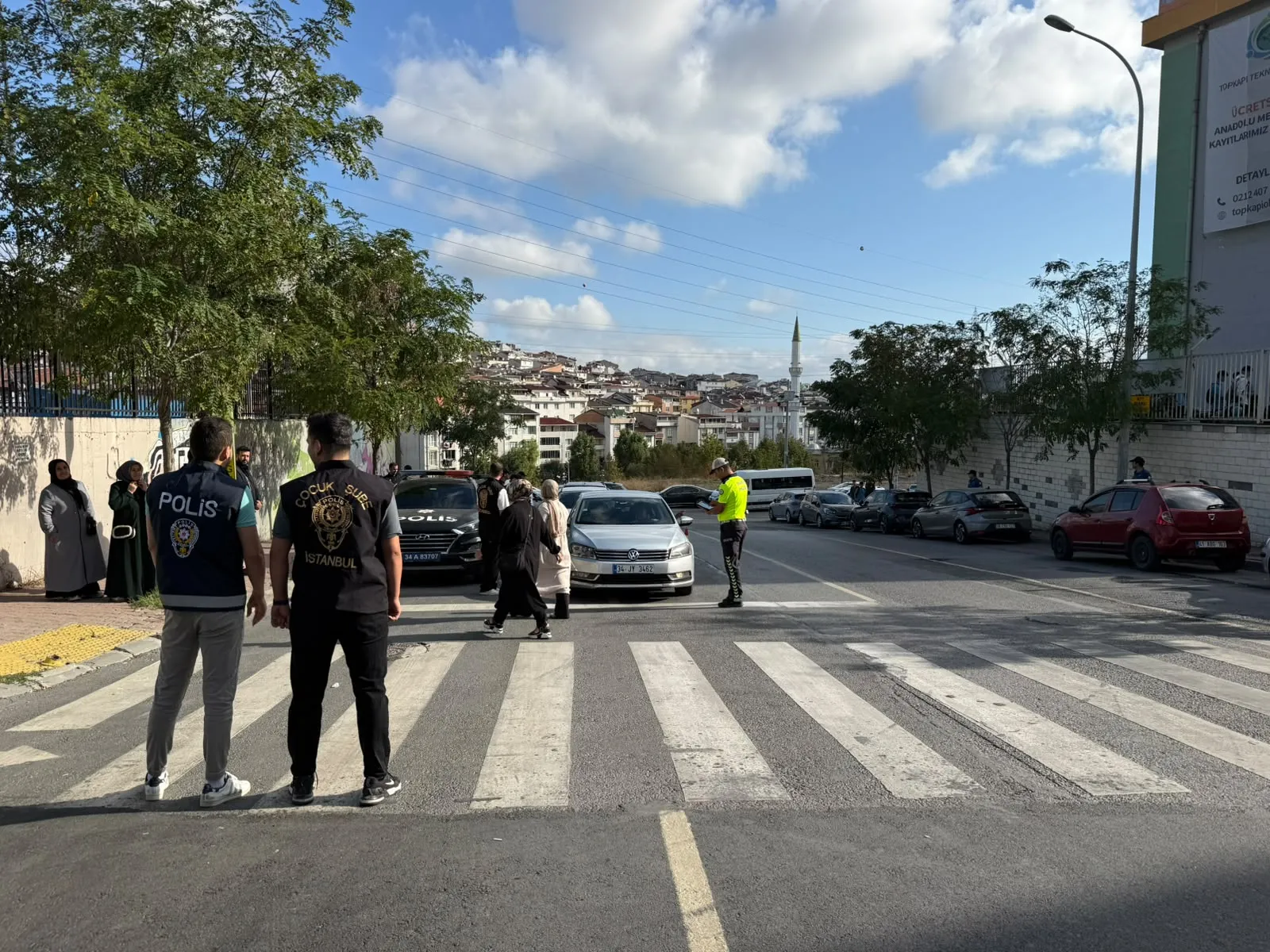 Esenyurt'ta okul zili çaldı, polis gökyüzünden göz hapsine aldı
